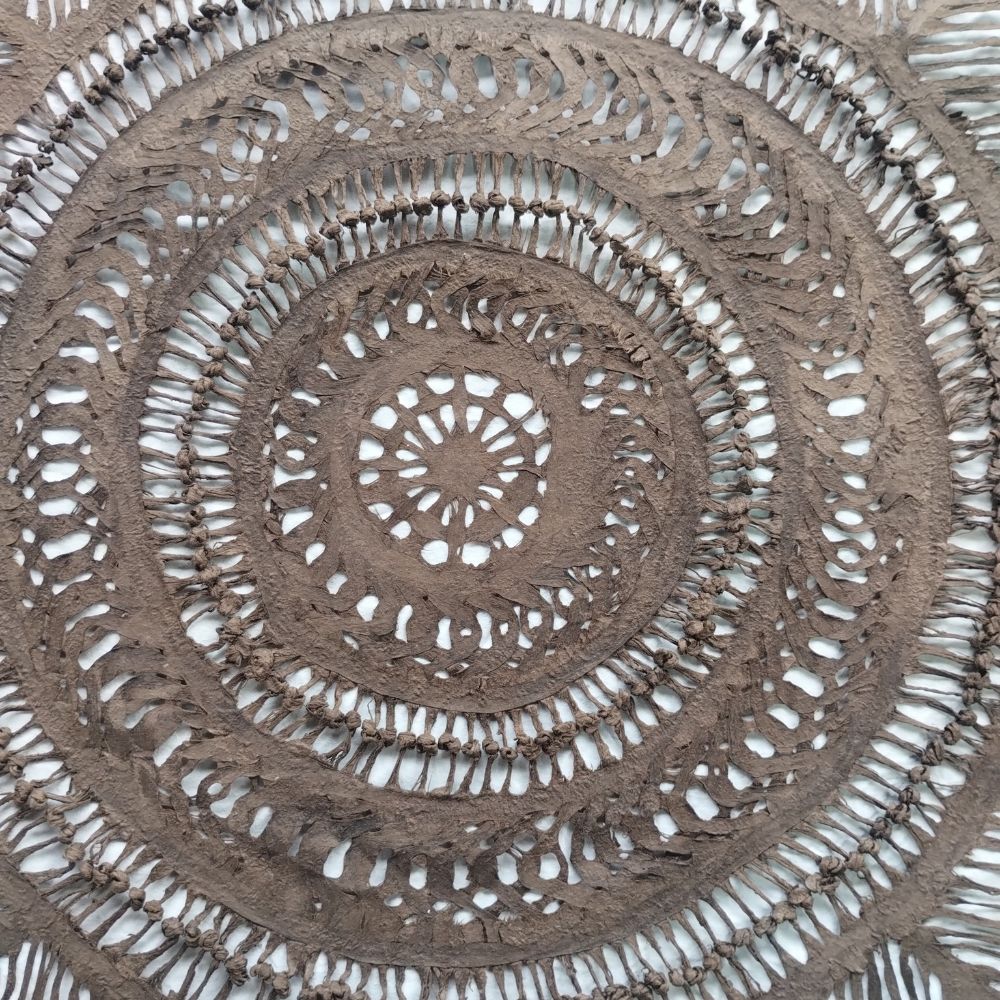 Arte Mural Mexicano Hecho a Mano en Papel Amate – Arte Mexicano Moderno (sin marco) - 23.62 in x 23.62 in - Con Nudos - Marrón Oscuro.