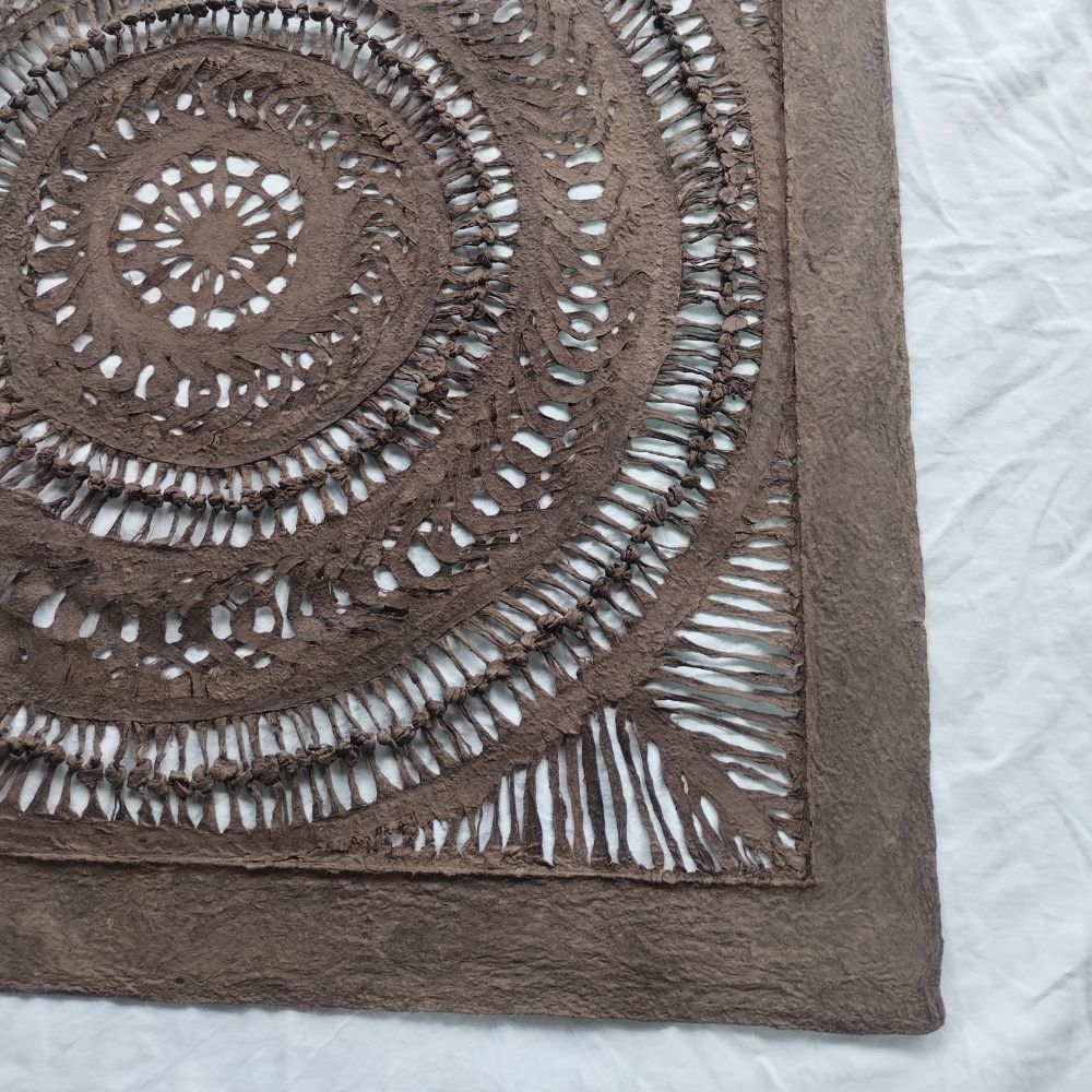 Arte Mural Mexicano Hecho a Mano en Papel Amate – Arte Mexicano Moderno (sin marco) - 23.62 in x 23.62 in - Con Nudos - Marrón Oscuro.